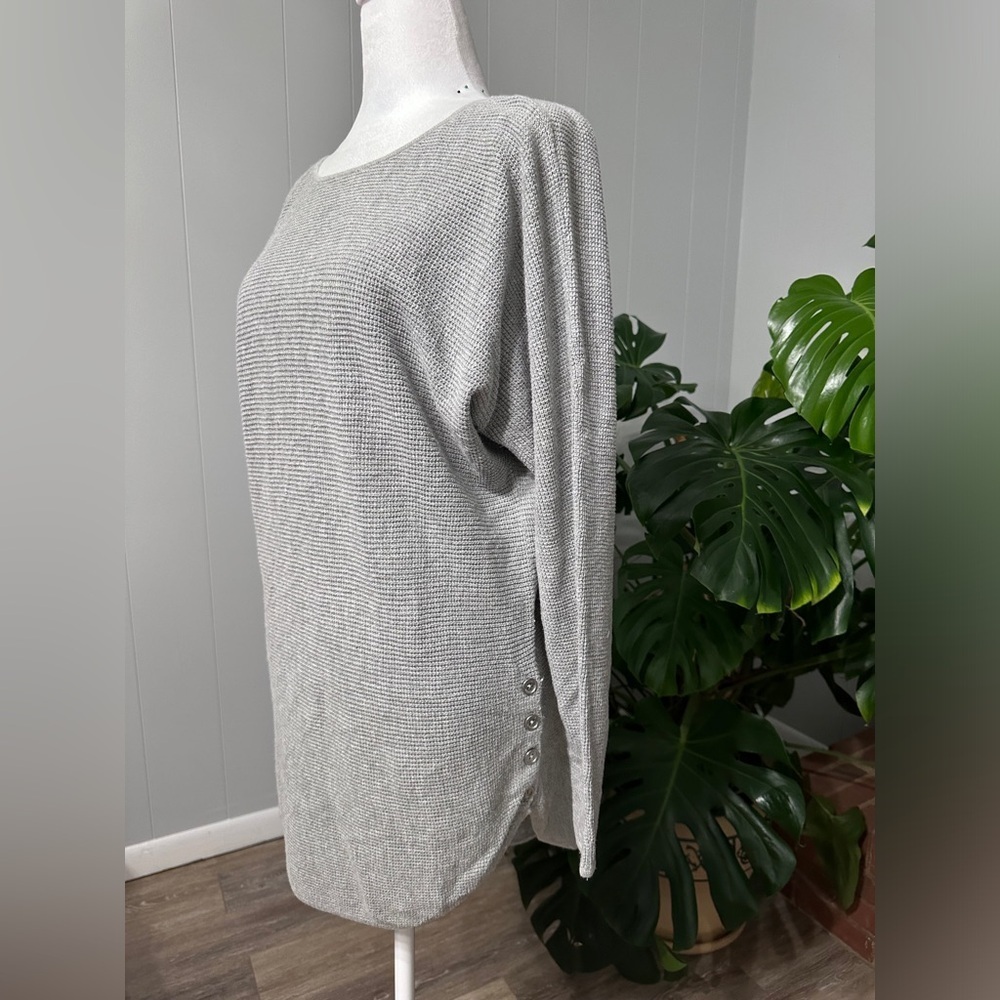 #20)   Michael Kors lightweight sweater with button point Size medium excellent.